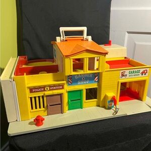 Fisher Price 1973 Little People Play Family Village Vintage
